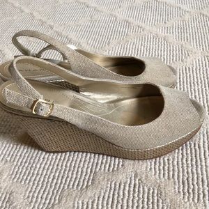 Tahari sandals